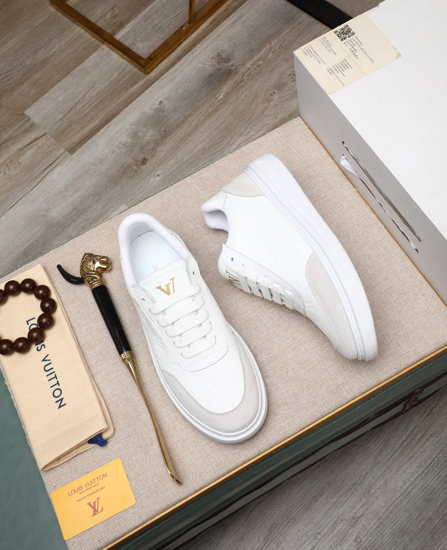 Men's shoes 💰540 📛📛【LOUIS VUITTON】Louis Vuitton new product👟Milan fashion catwalk style🇰🇾🇰🇾LV family logo, celebrity style, a must-have for fashionistas⚠️Classic presbyopia flower➕Water-dyed cow lining➕Special outsole👞Number 38-44 (45 46 custom-made)